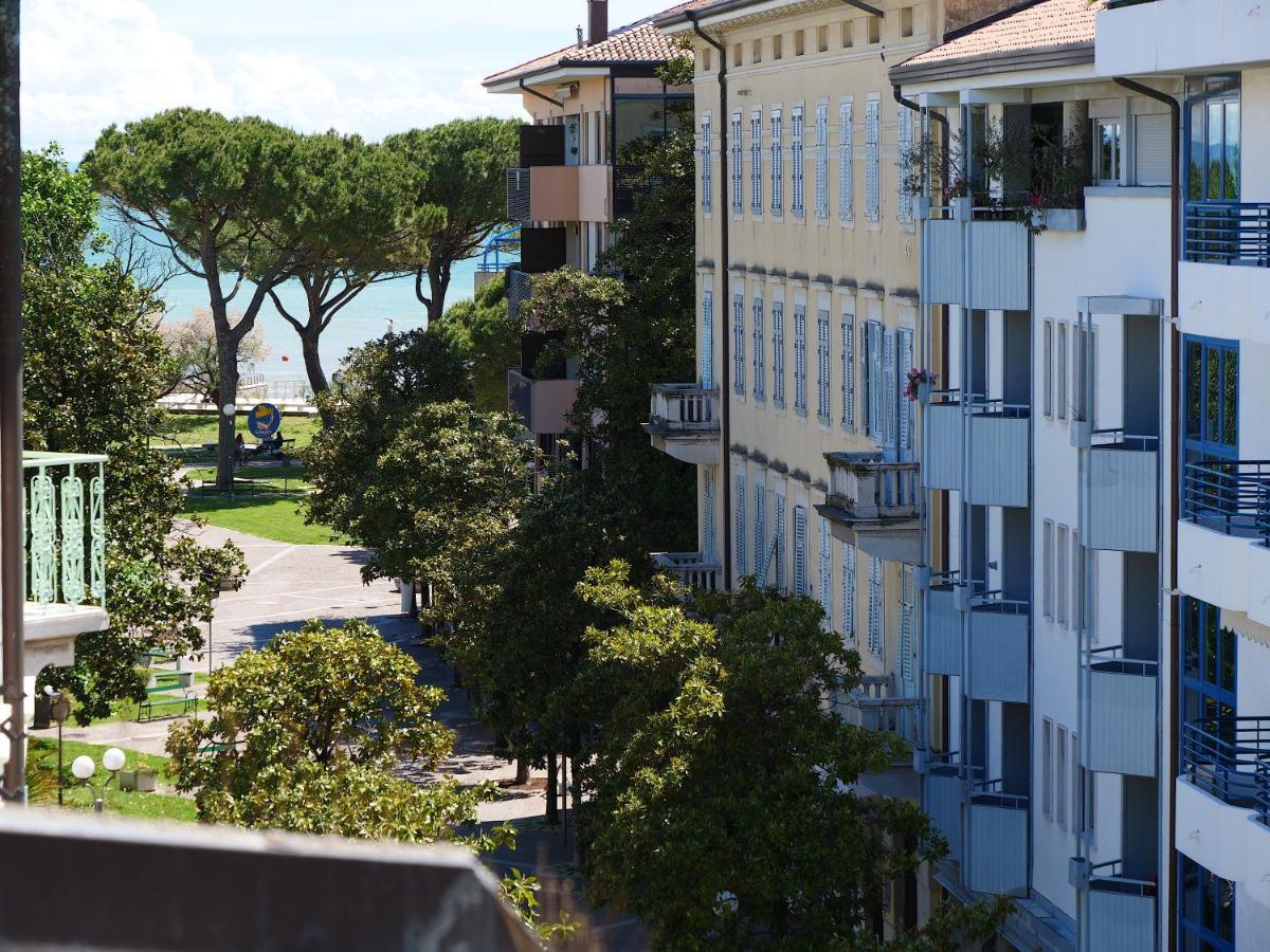 Da Silvia Attico Nel Cuore Di Grado Con Posto Auto Luaran gambar